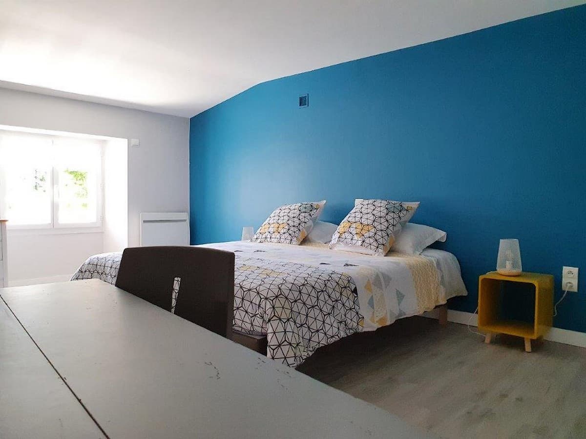 courlay-gite-du-petit-marchais-chambre bleue