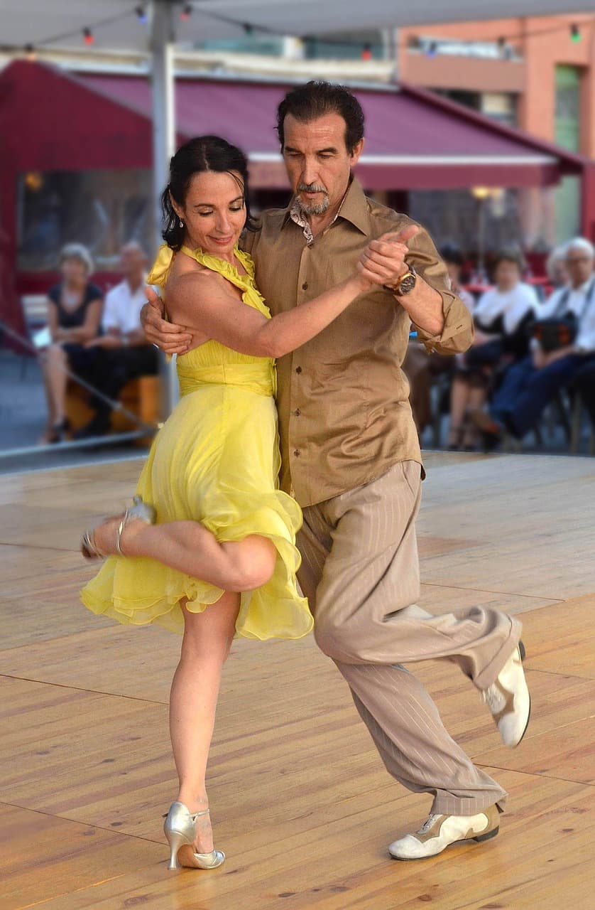 dance-661553_1280