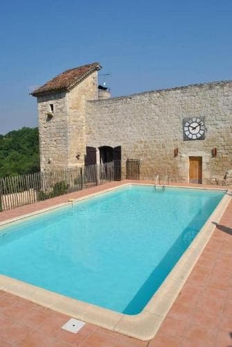 BONENCONTRE_LGC187B_piscine.jpg