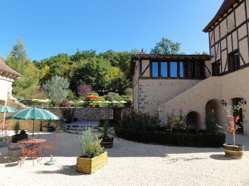 SAINTPIERREDECAUBEL_LGC090A_9 - la cour.jpg