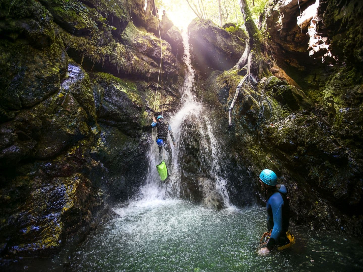 descente-canyoning-hd-carton