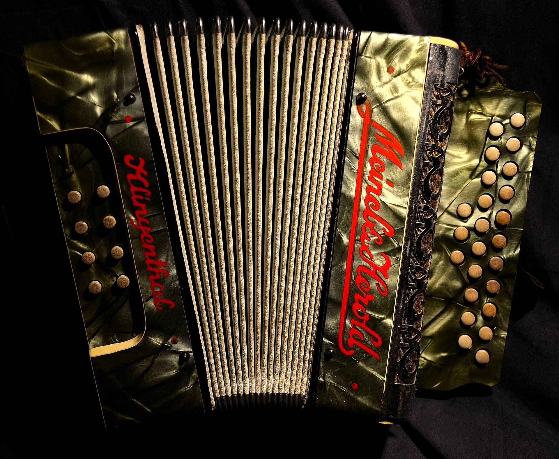 detmold-accordion-1781965_1920