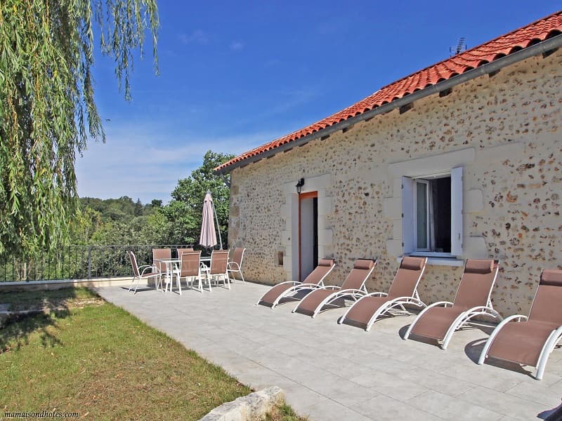 domaine-pouzelande-perigord-gite-terrasse-hibiscus