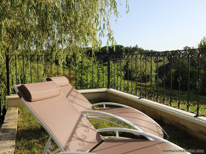 domaine-pouzelande-perigord-gite-terrasse-hibiscus2