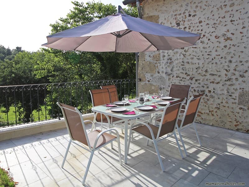 domaine-pouzelande-perigord-gite-terrasse-hibiscus3