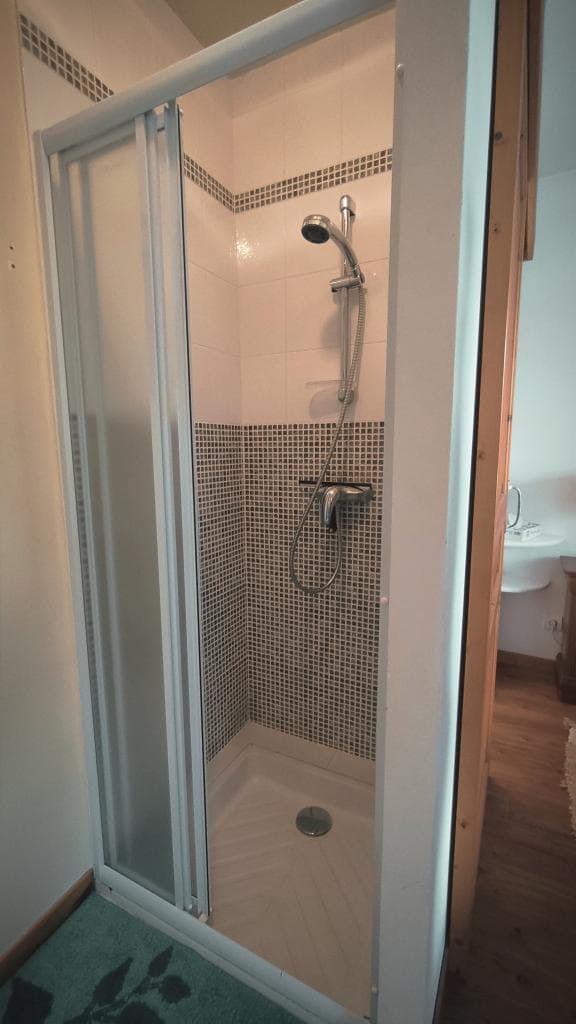 partie avec douche - chambre 1