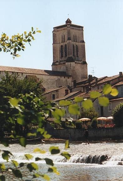 église St Astier depuis la rivière