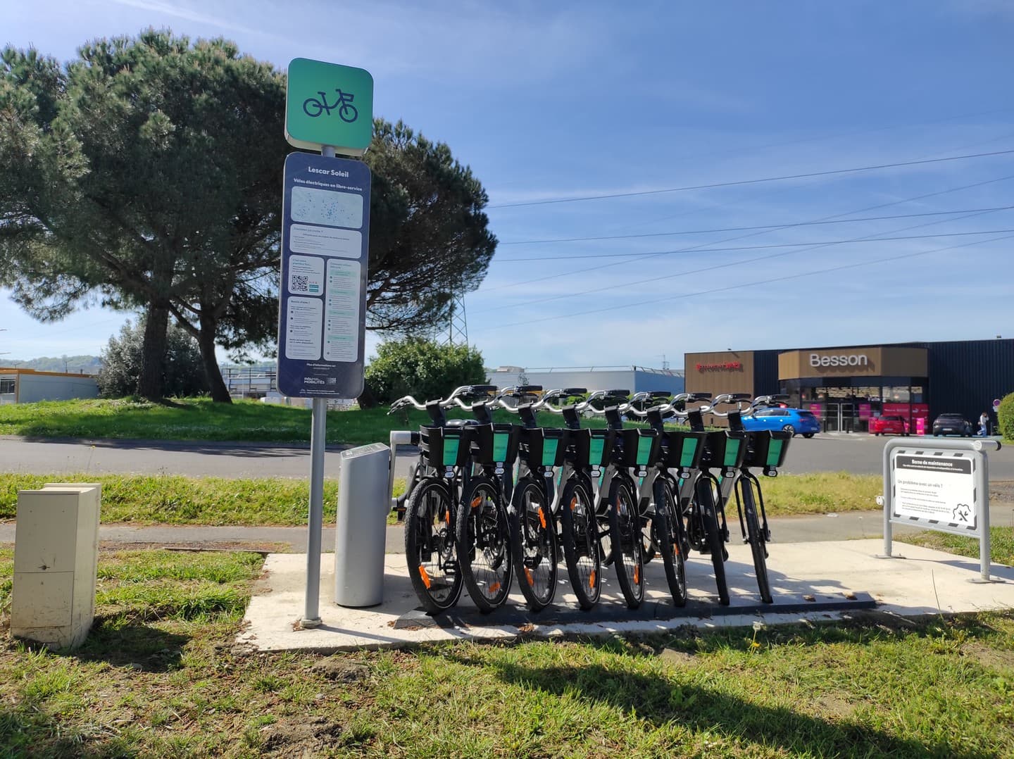 Station location Idécycle - Lescar Quartier Libre - entrée zone commerciale