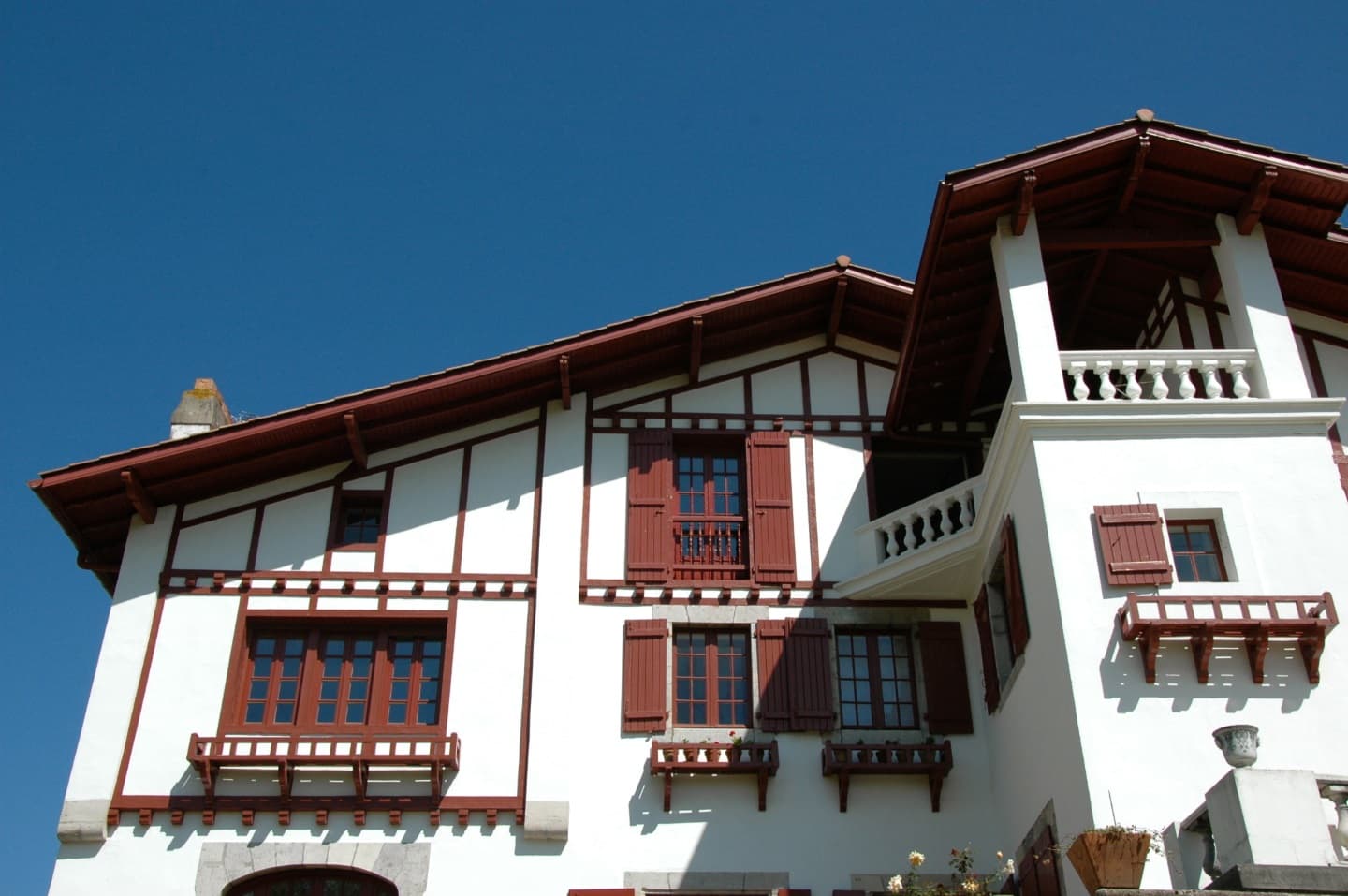 erlandebaita-Etchevers_façade2_bnb_urrugne