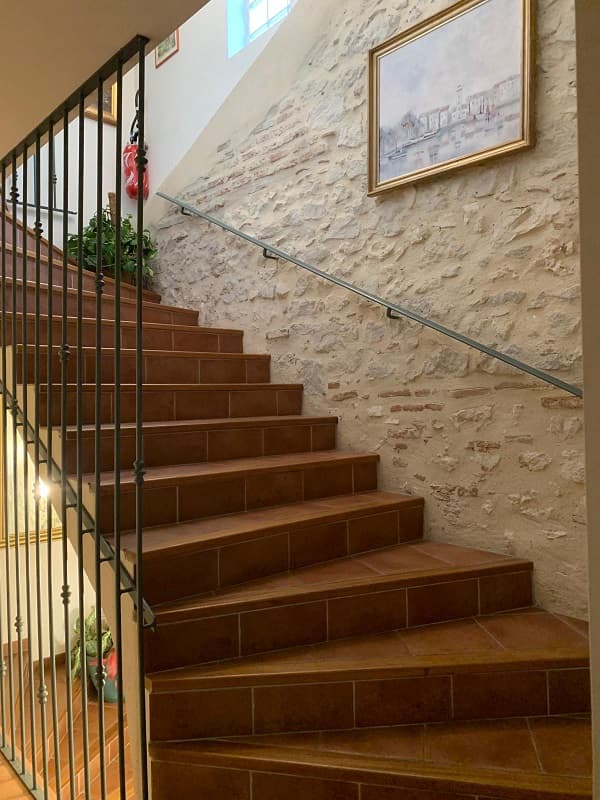 escalier accès aux chambres