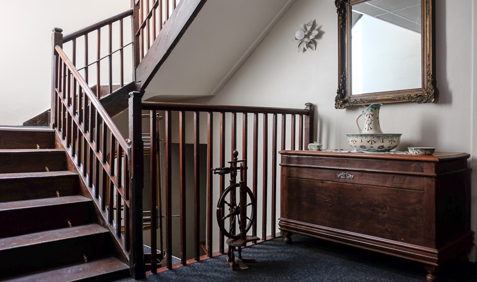 escalier-hotel-piellenia
