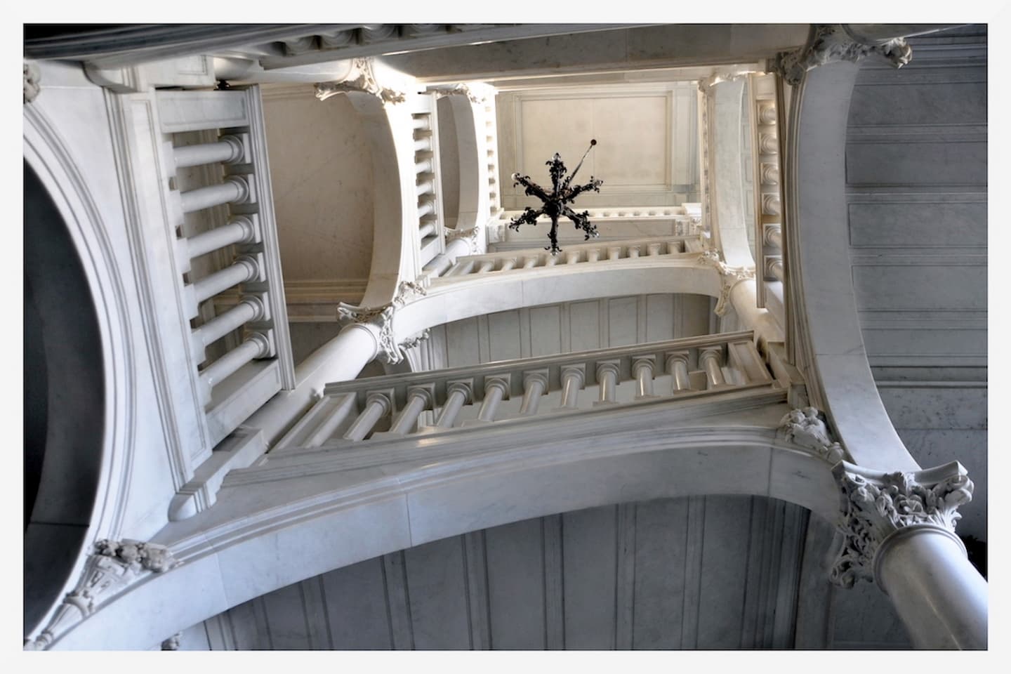 escalier_palais_sorrento_guide_epicurieuse