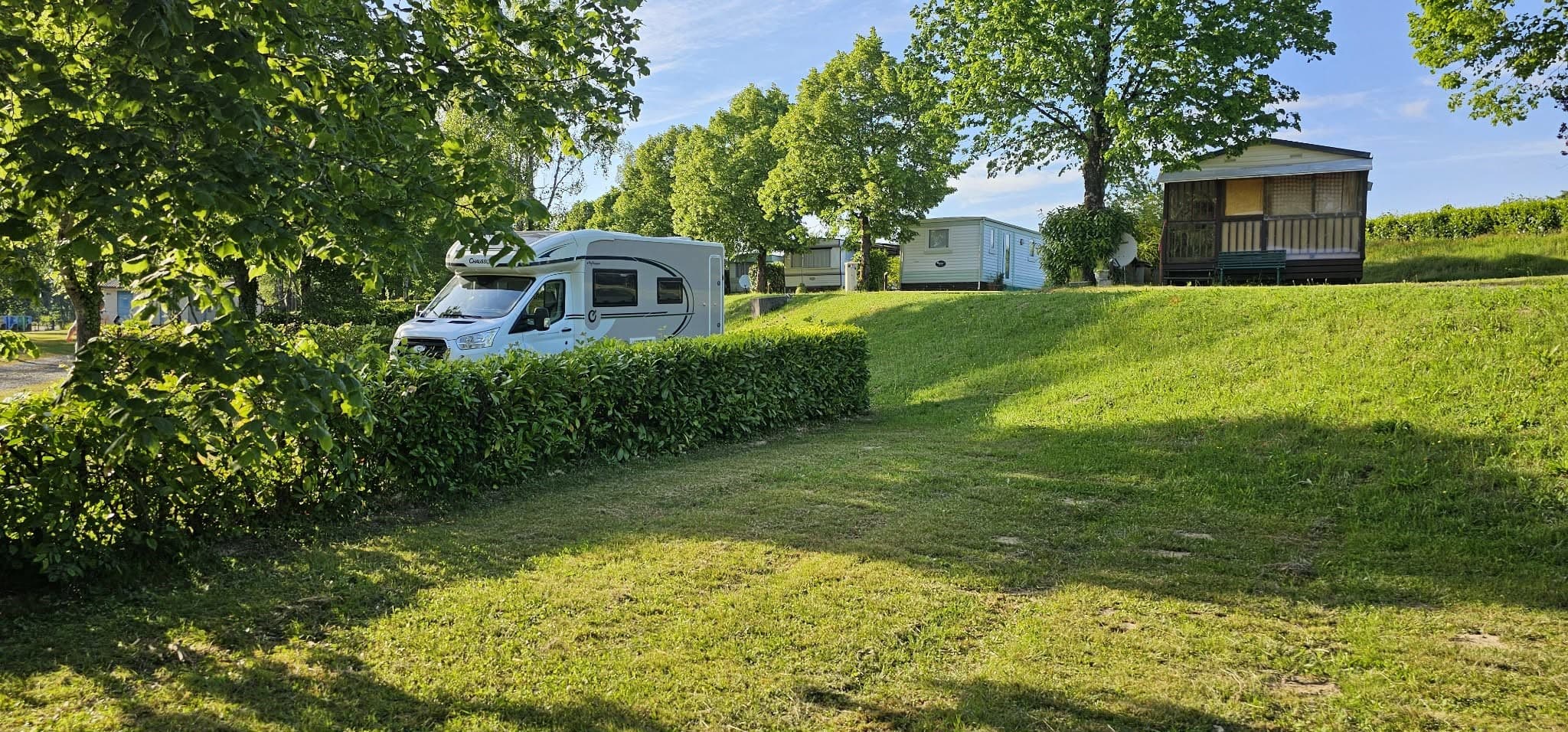place camping car et tente