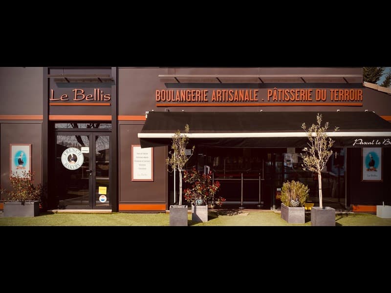 facade Le Bellis