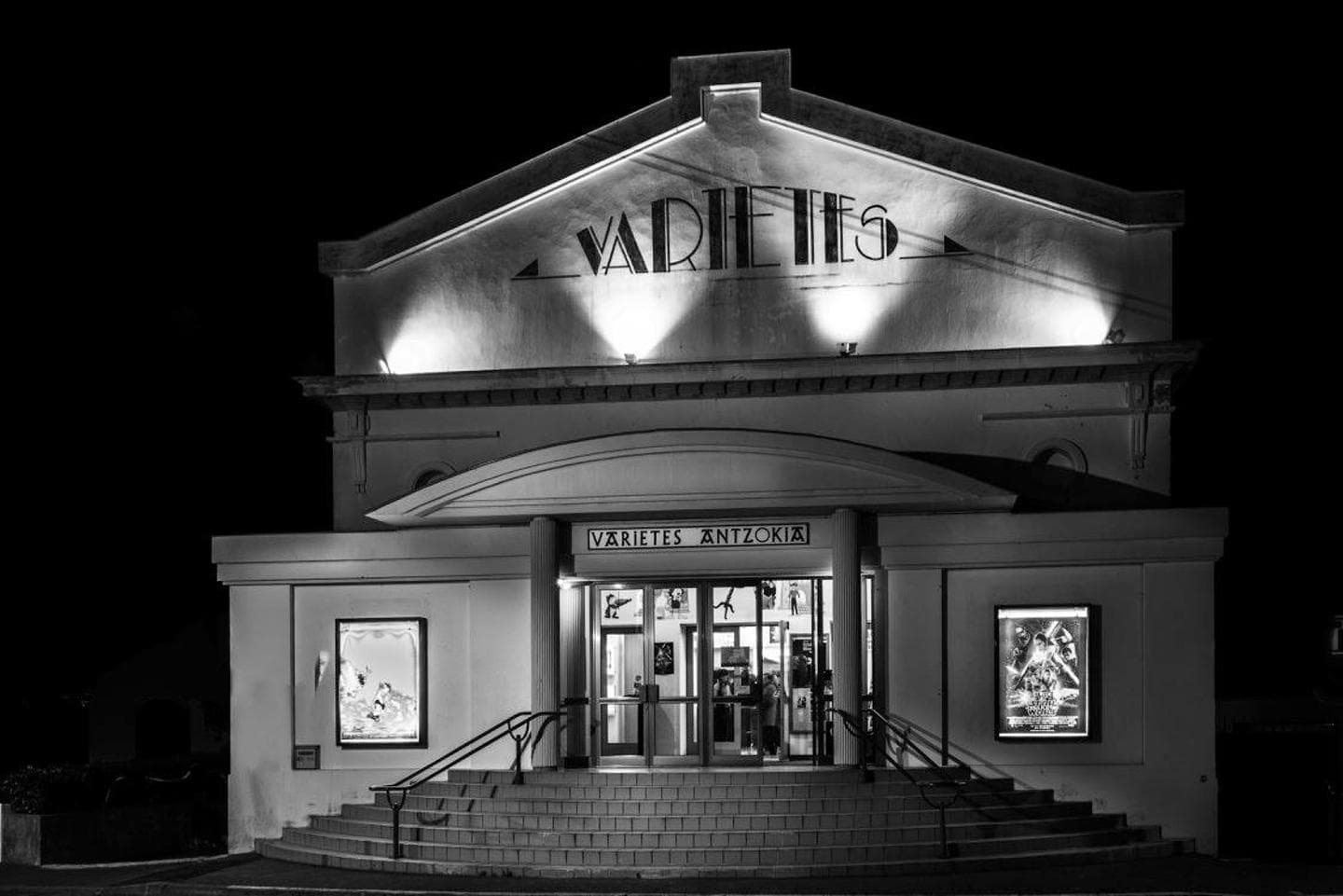 facade-nb - Cinéma les Variétés - Hendaye Tourisme
