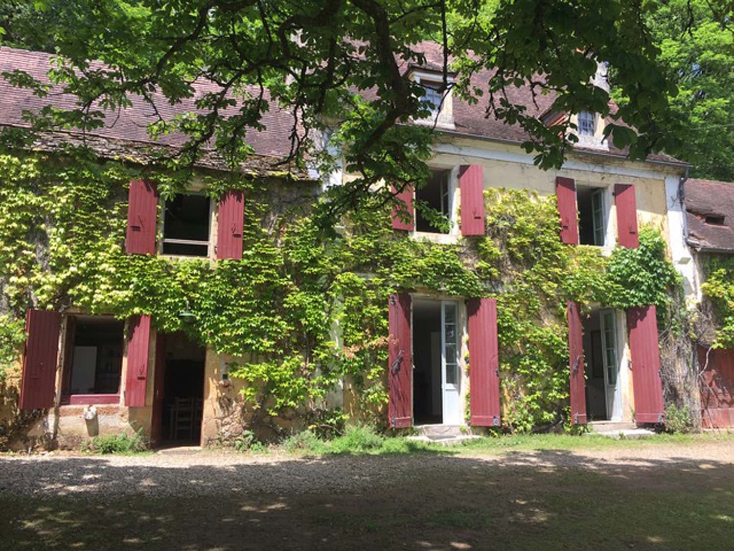 façade volets ouverts