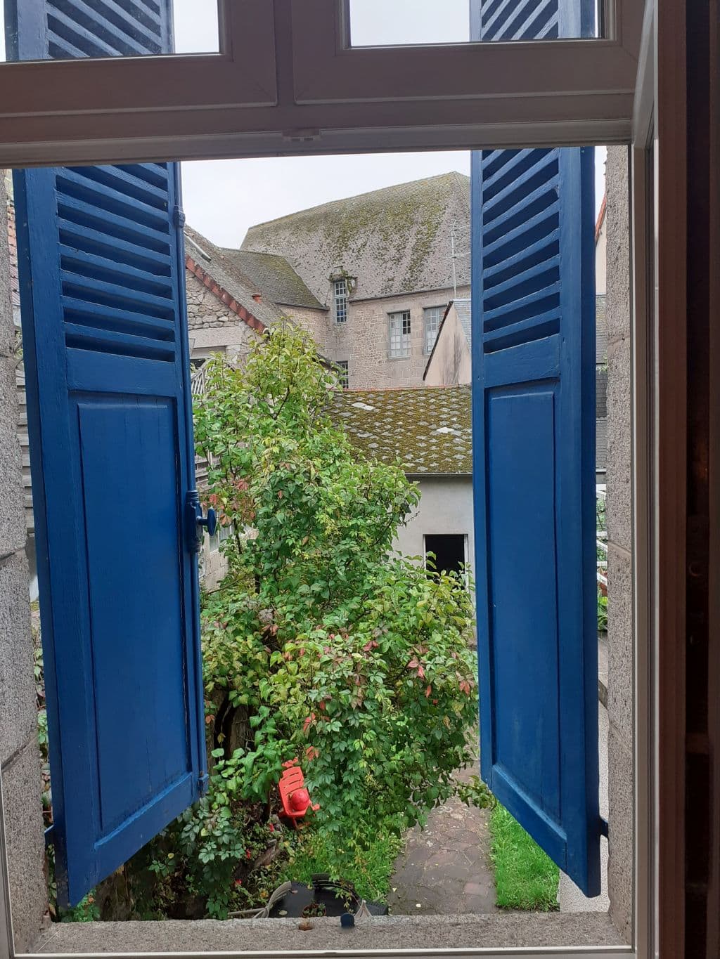 fenetre sur le jardin