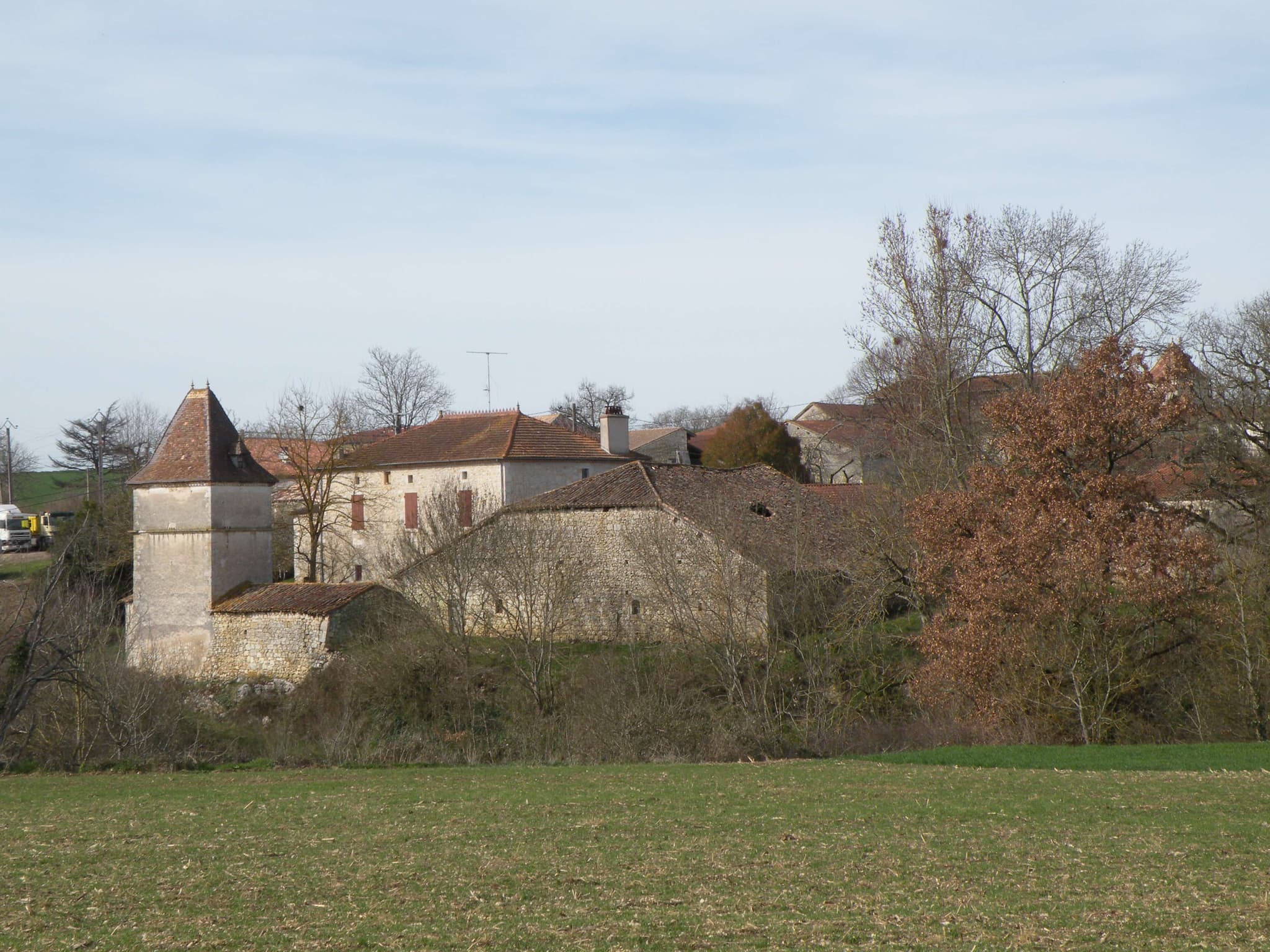Ferme et pigeonnier à Sembas