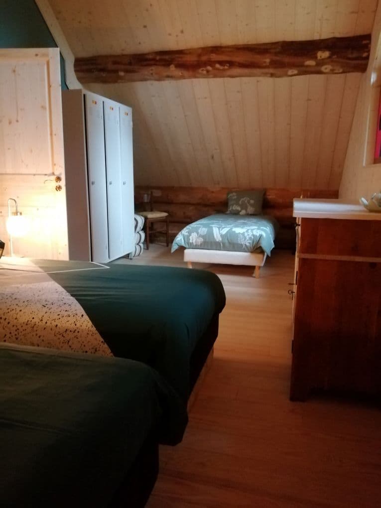 chambre"grenouille fraise"