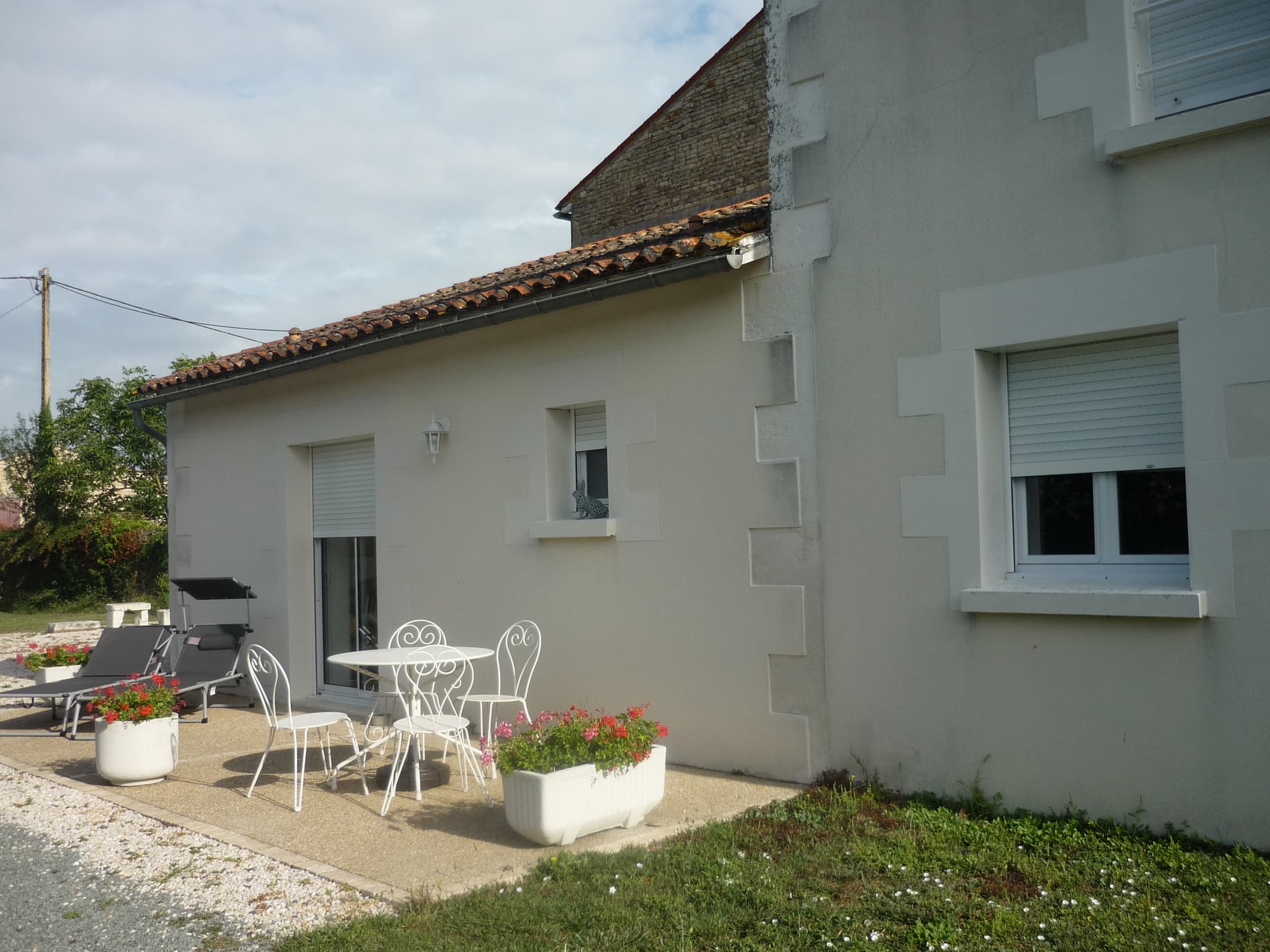 Le gîte "Les Cyclamens" à Arçais côté terrasse