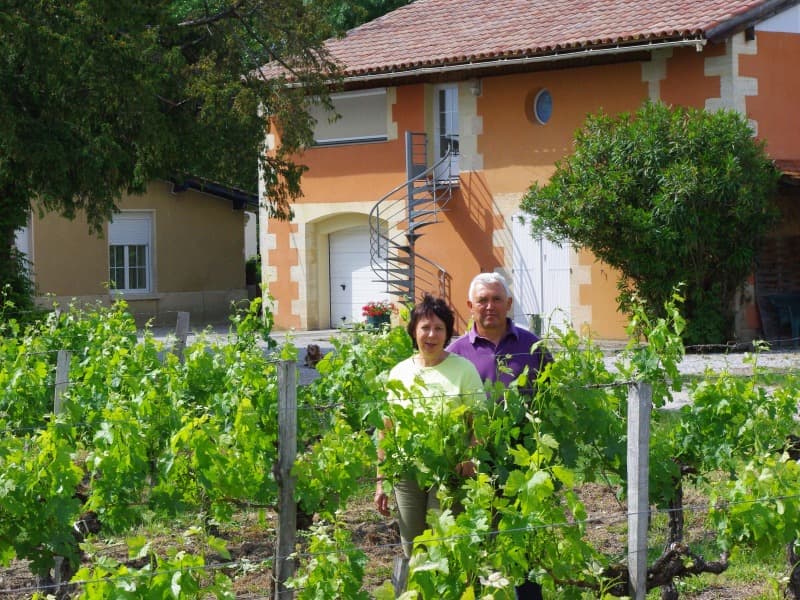 gite-Chateau-lerimensac-Cars-800X600-3