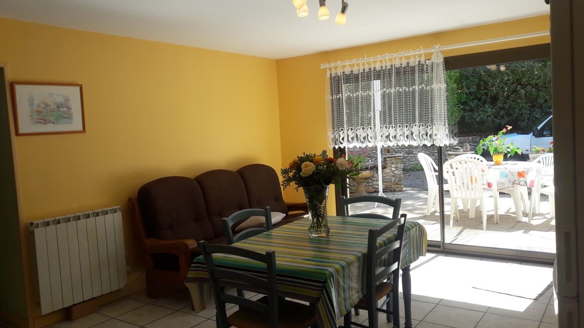 le séjour avec vue sur la terrasse