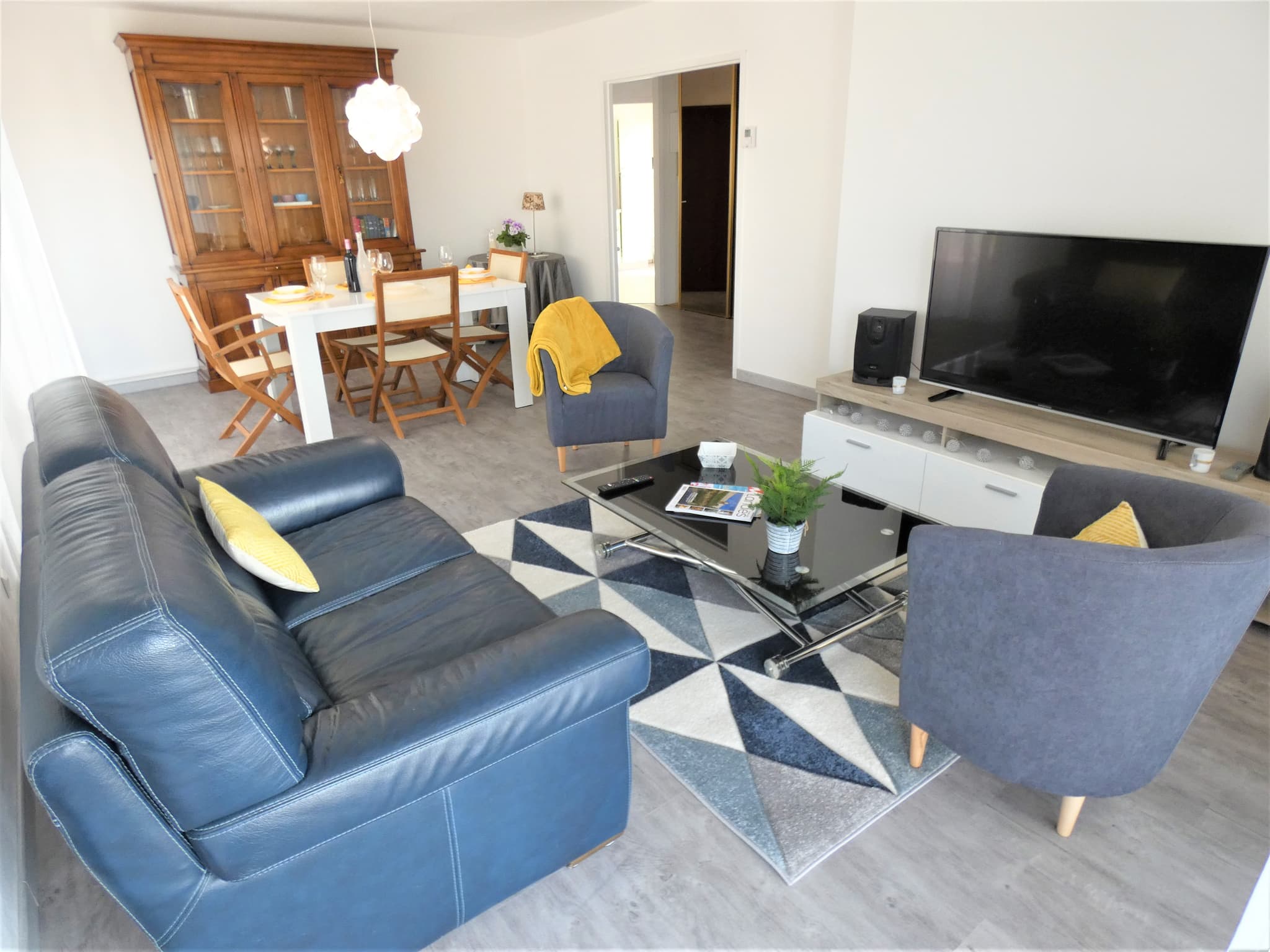 Coin télé de l'Appartement Jean Rameau à Dax avec Gîtes de France Landes