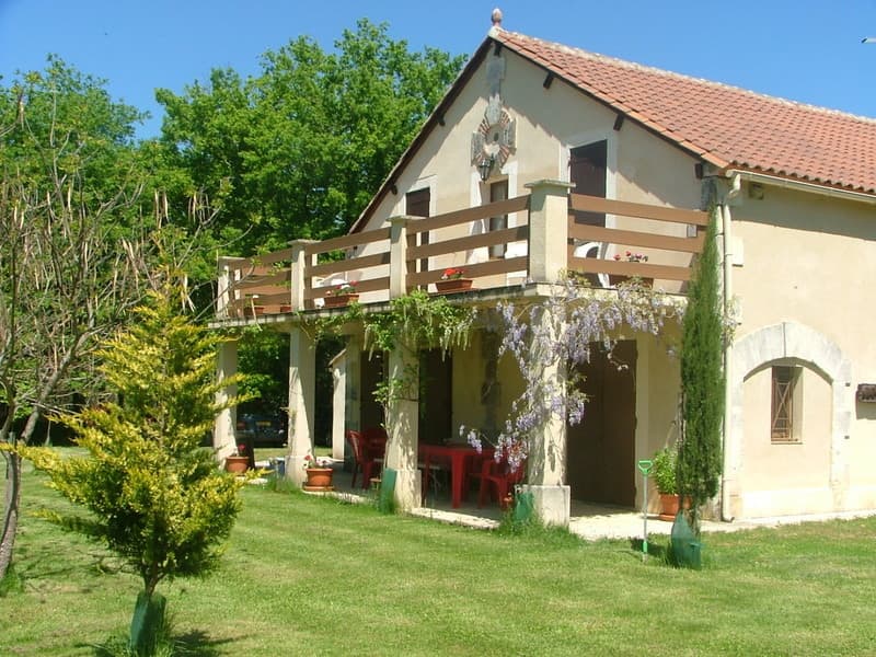 gite-demuelenaere-st-martial-dartenset-façade