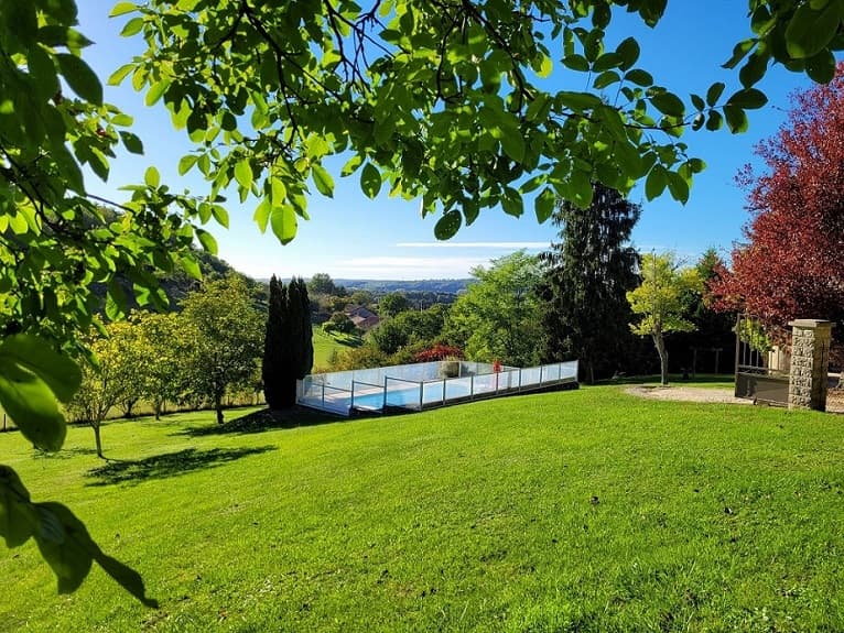la piscine vue de la terrasse