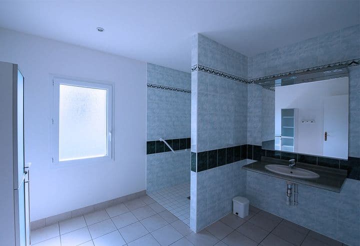 Gîte Montplaisir_à Civray - salle de bain