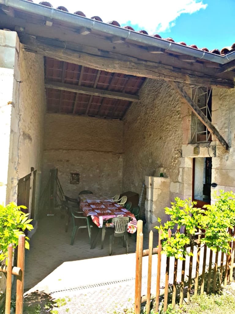 la terrasse couverte de la little house