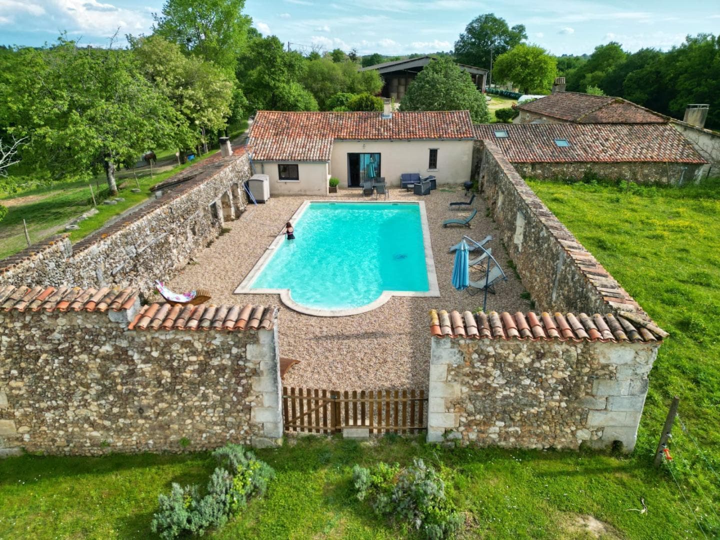 gites-sudrie-bourrou-vue-aerienne