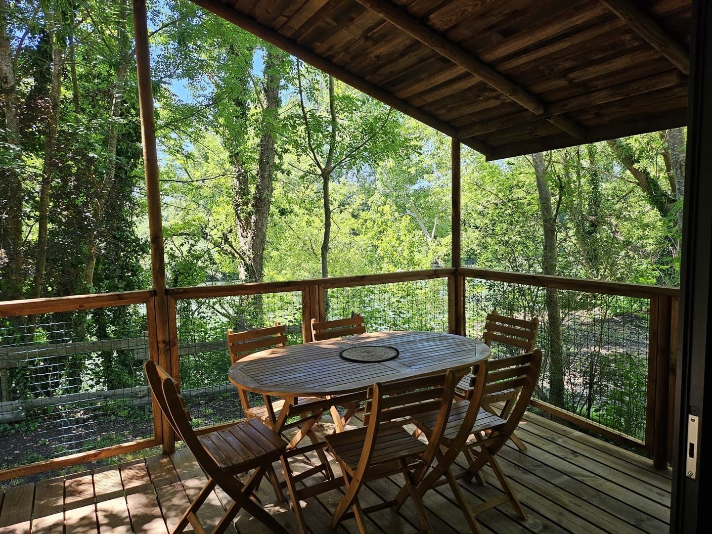 Camping City Nature - lescar - terrasse de chalet