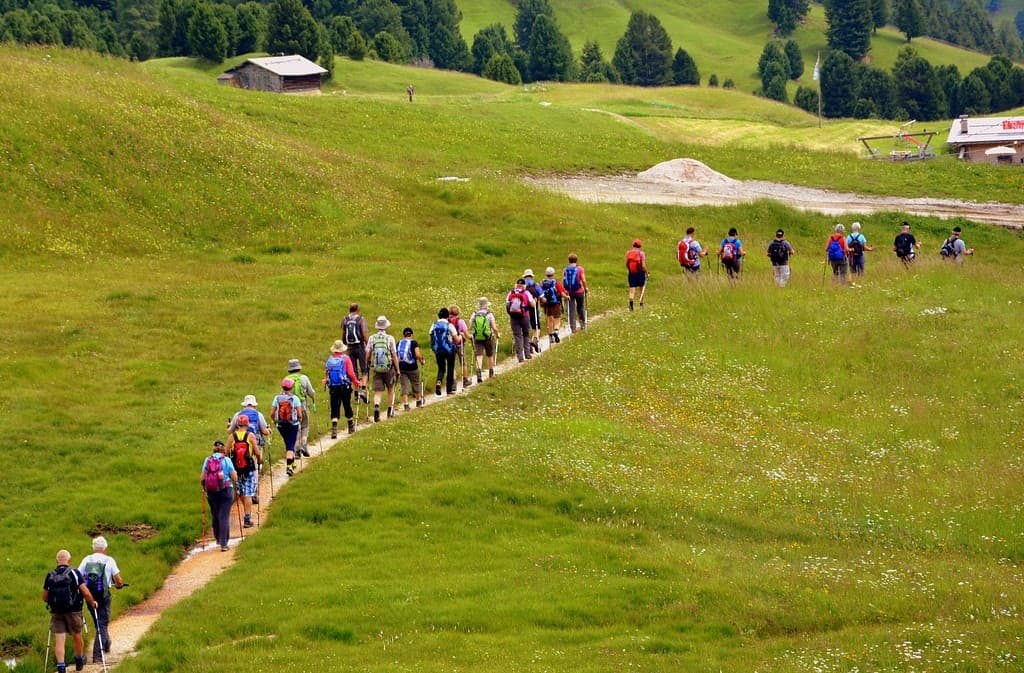 hiking-2540189_1280