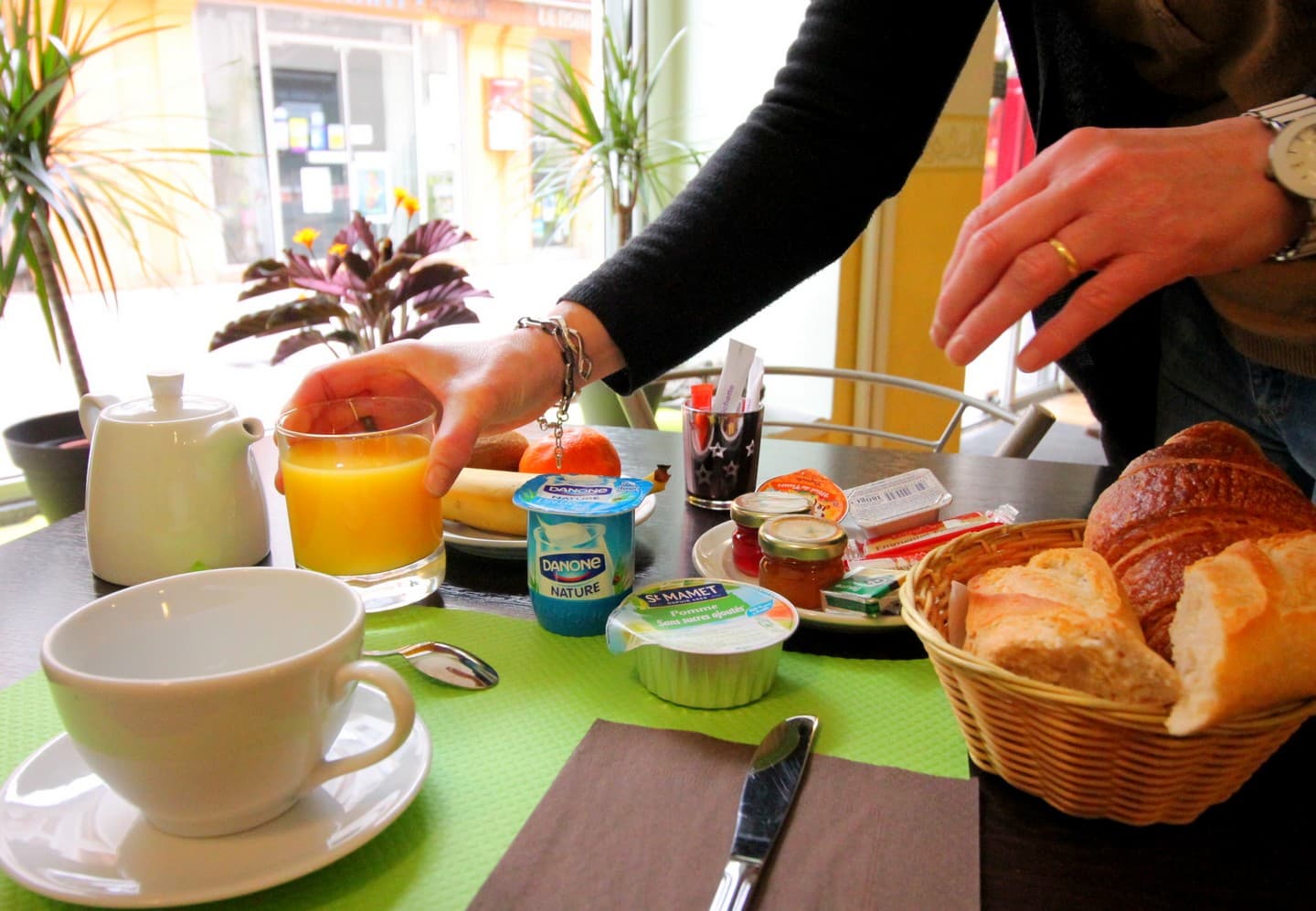Hôtel-Adour-Pau-petit-dejeuner