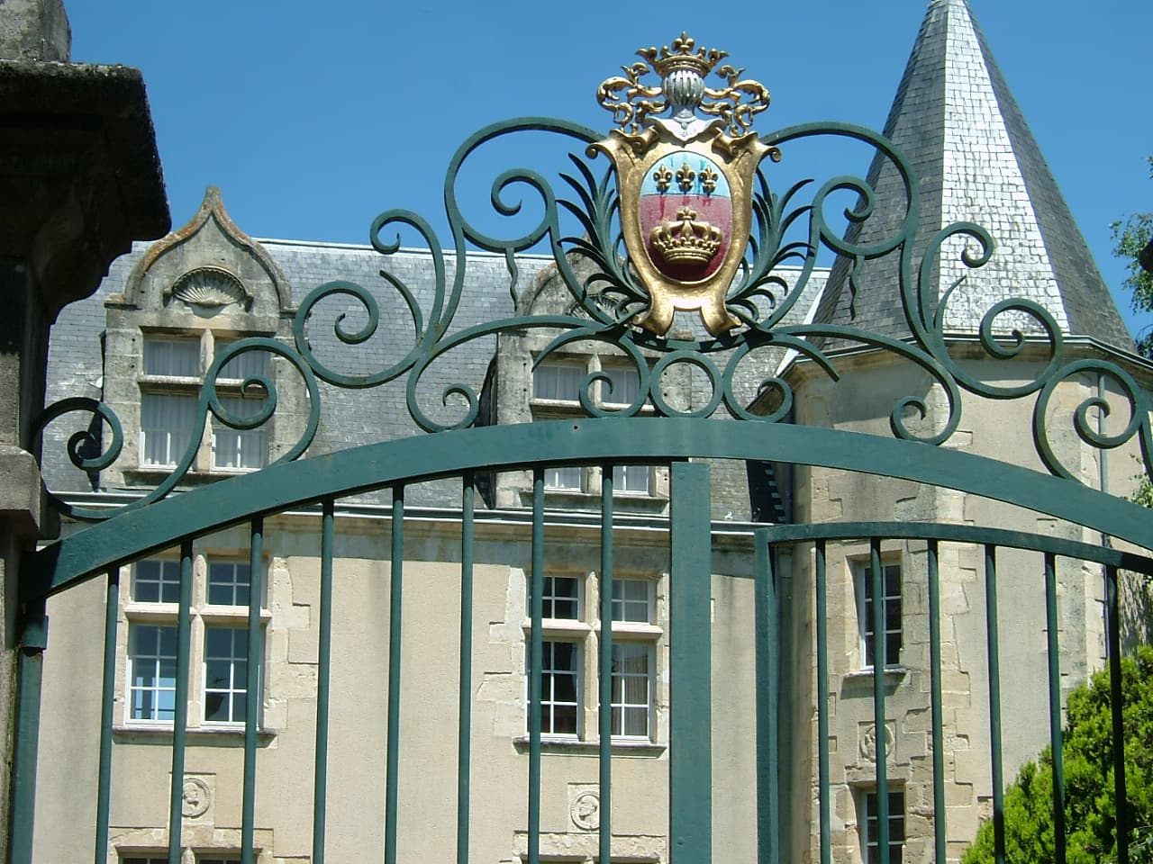 hotel balisy + blason ville