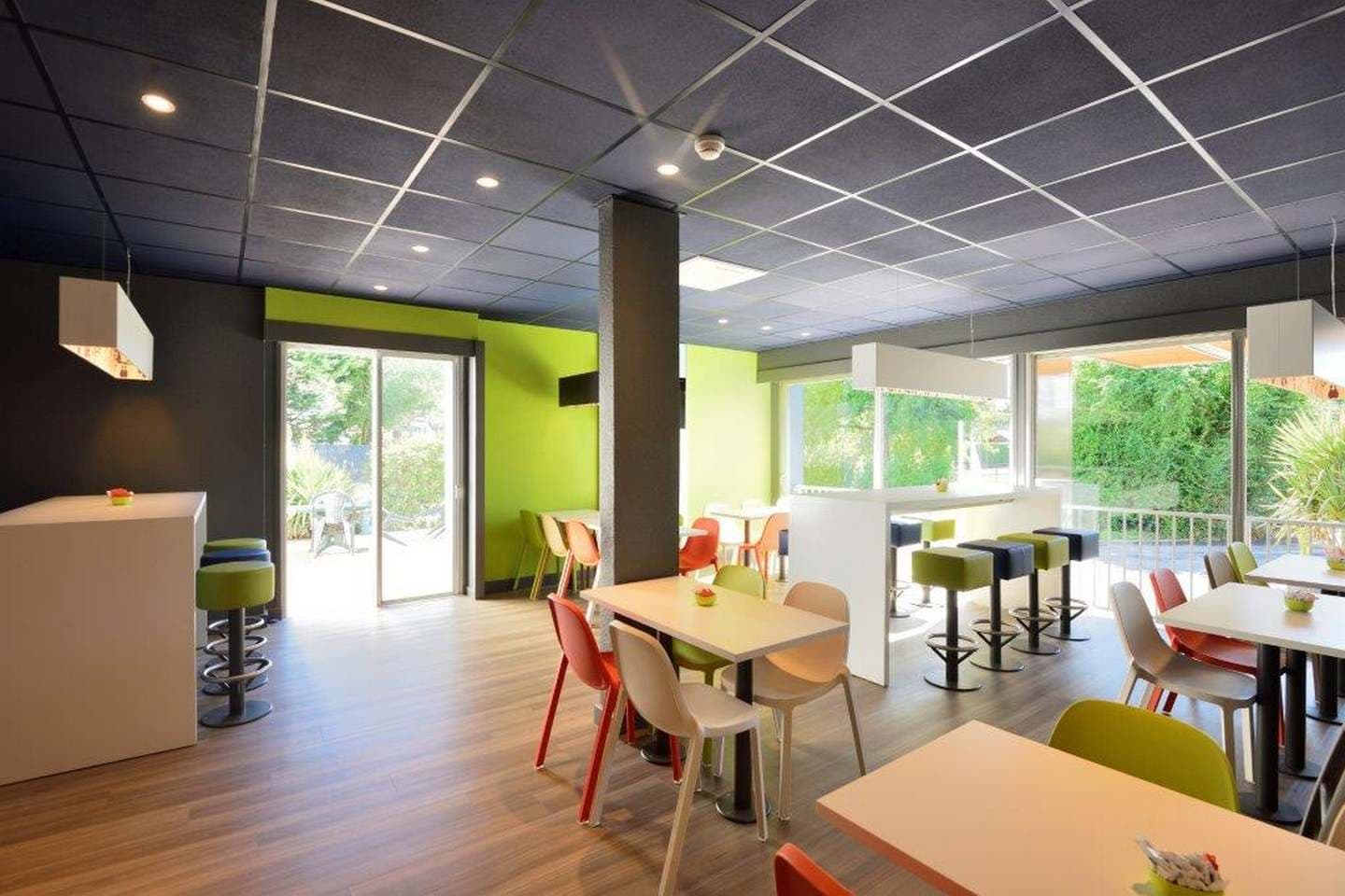 Ibis budget - salle déjeuner