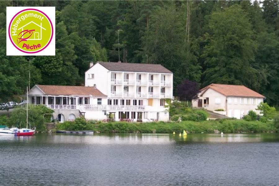 La caravelle au bord du lac de Vassiviere