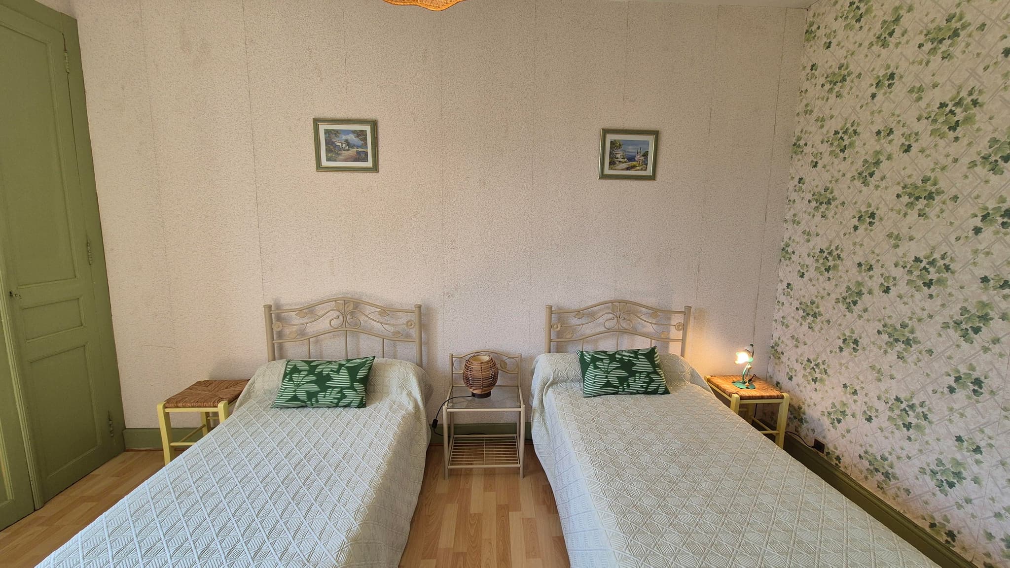 Gîte Les Glycines piscine privée_20