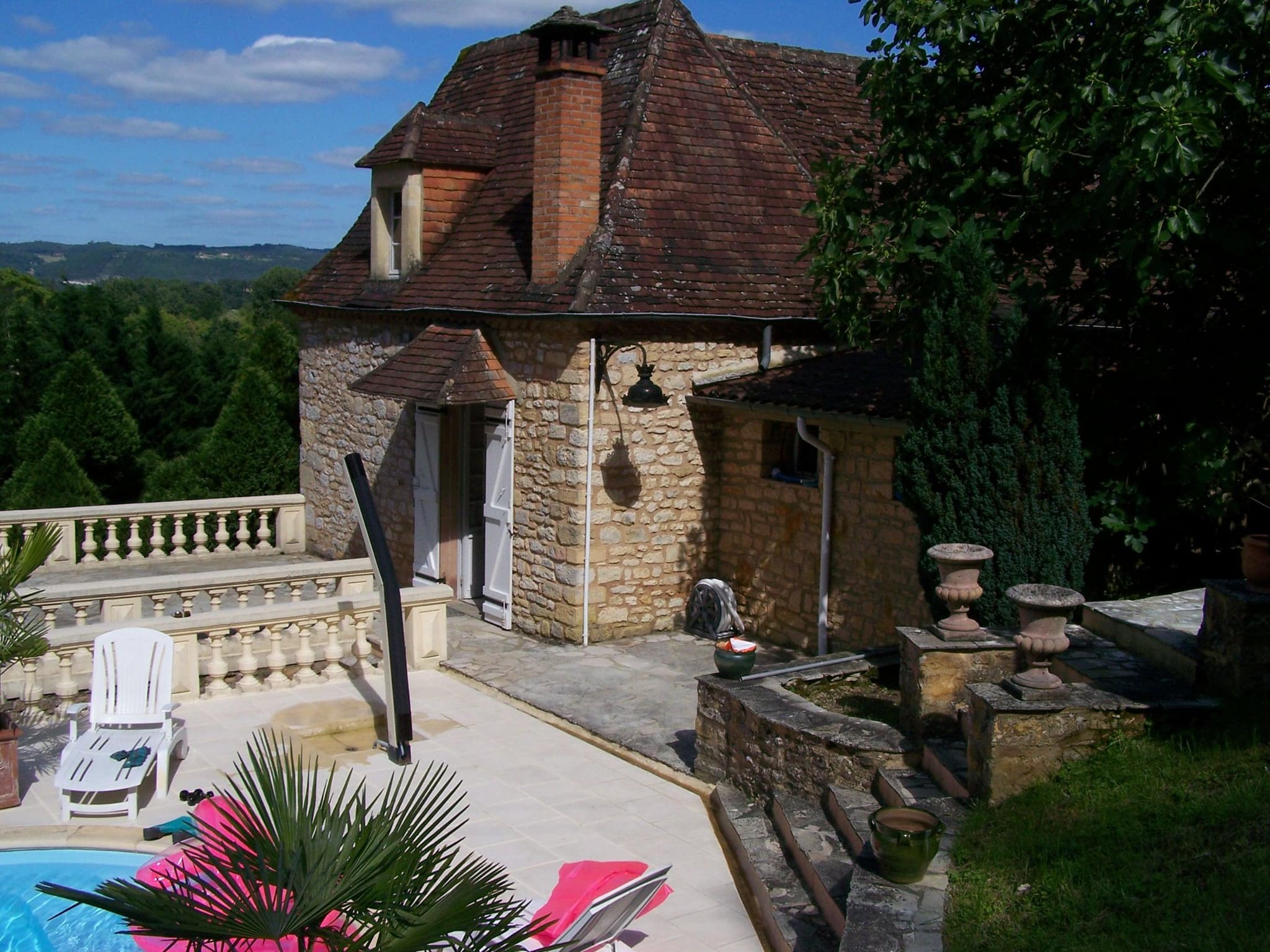 Conty avec piscine pruvée à côté de Sarlat_4