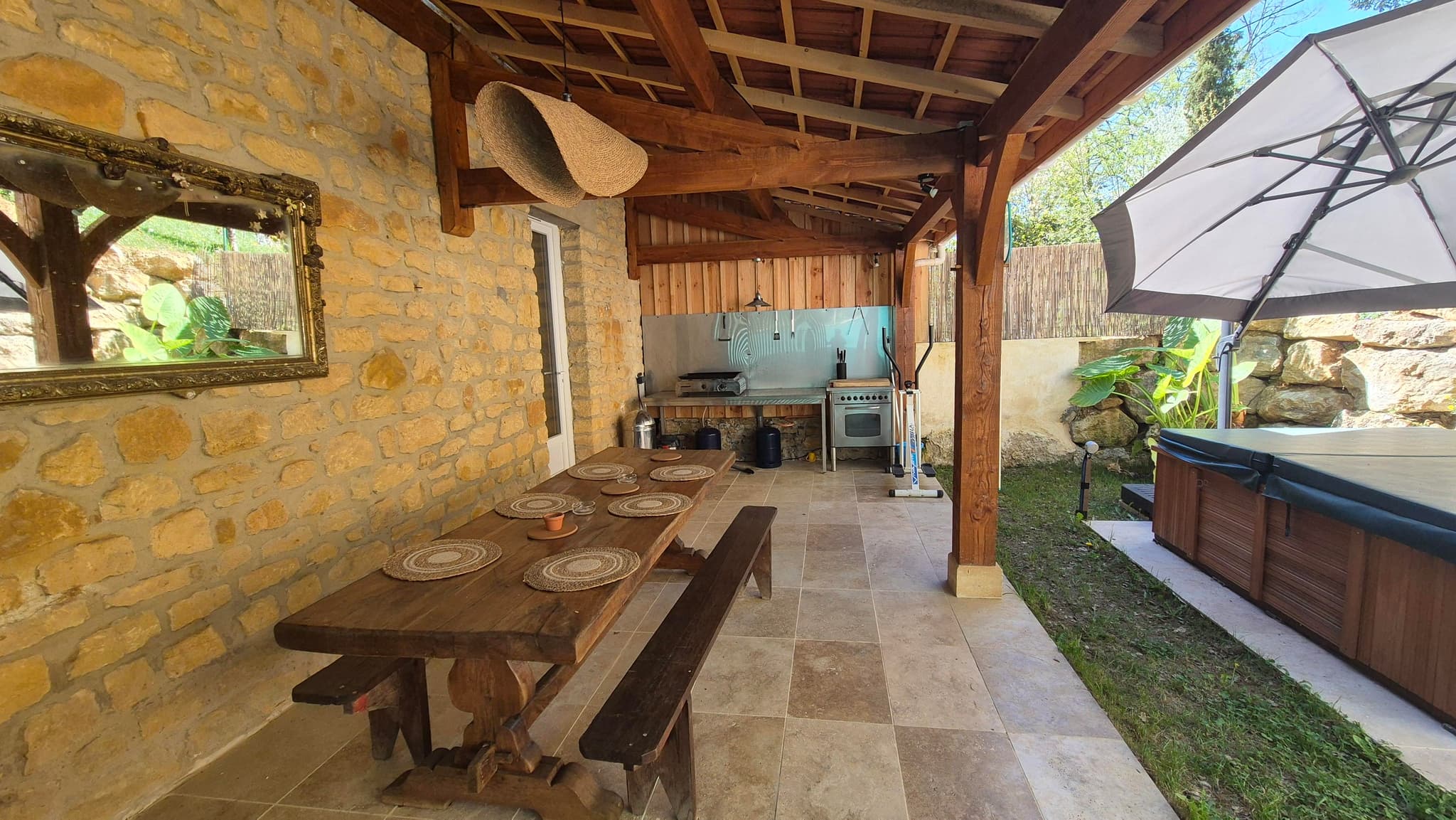 Chez Titouan à Sarlat avec Spa et Clim_2