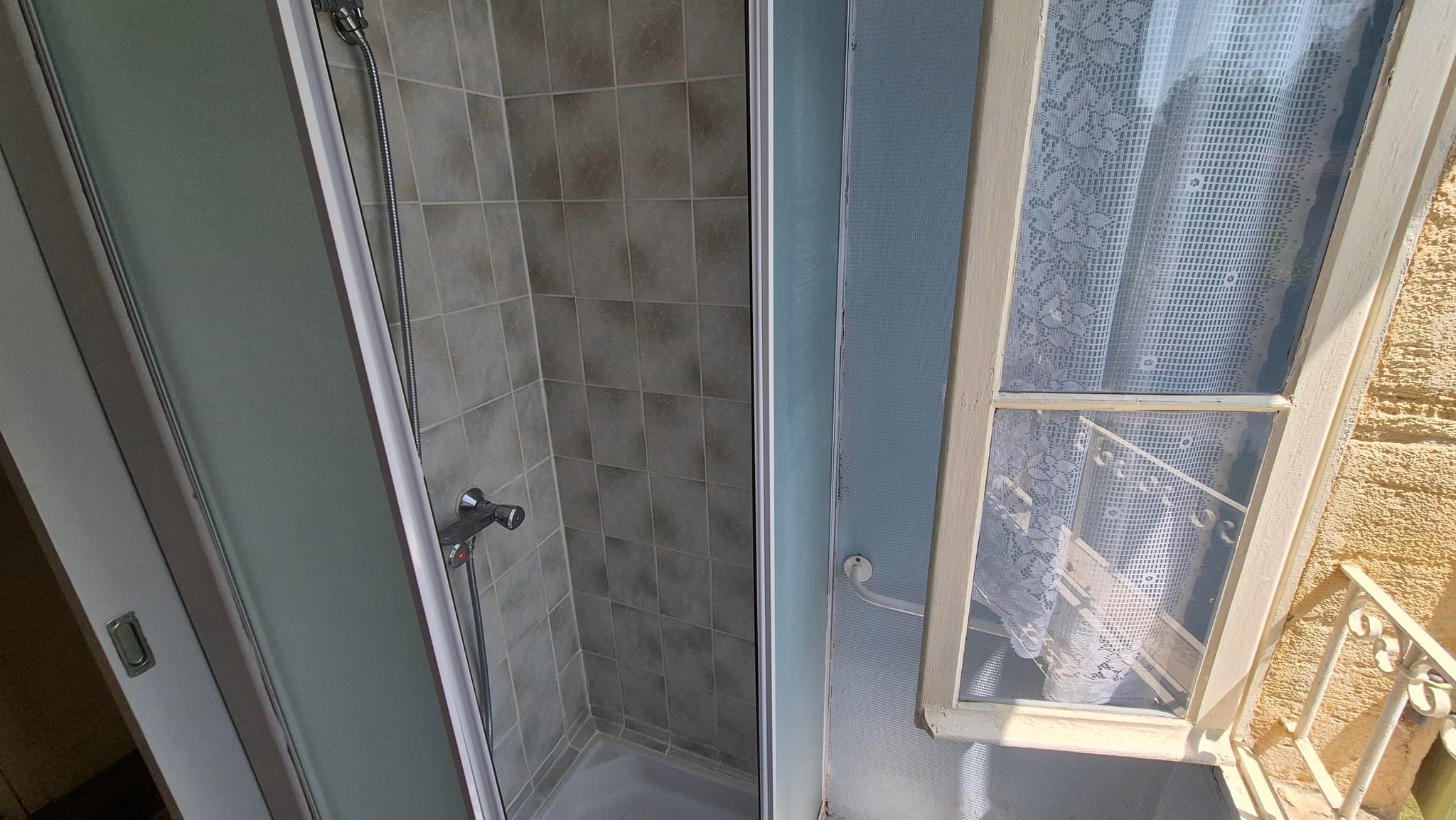 Gîte Les Glycines piscine privée_25