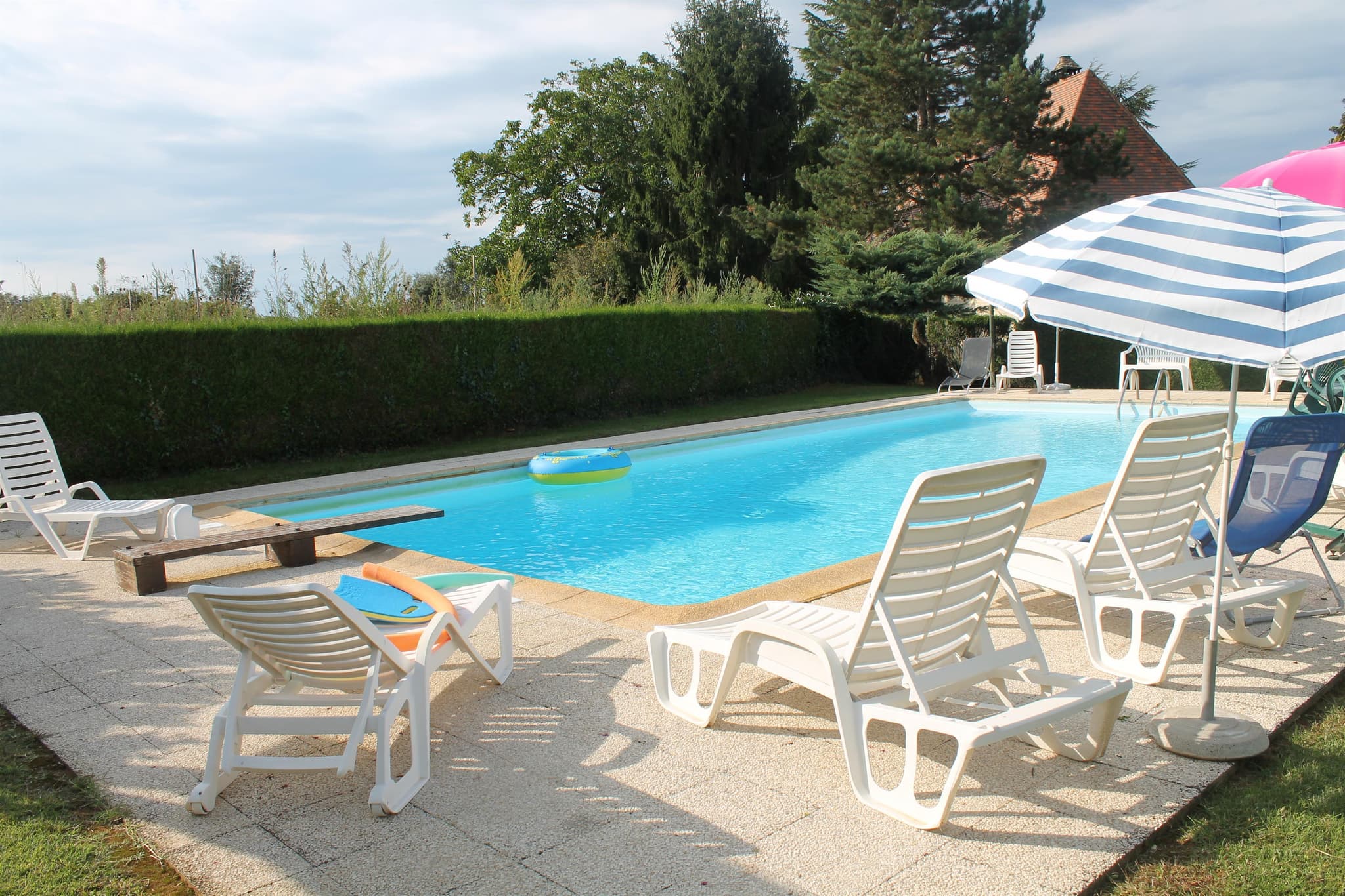 Lapervoisie 2 la cour piscine et proche de Sarlat_3