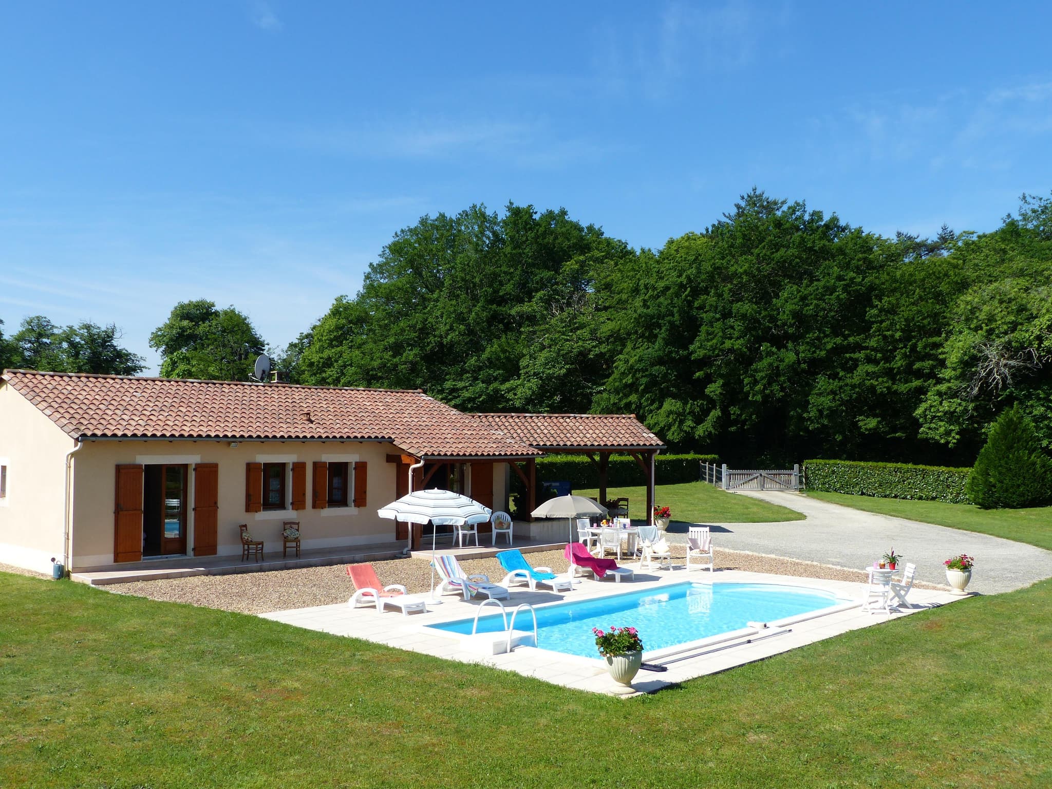 Chataigne avec sa piscine privée au nord de Sarlat_12