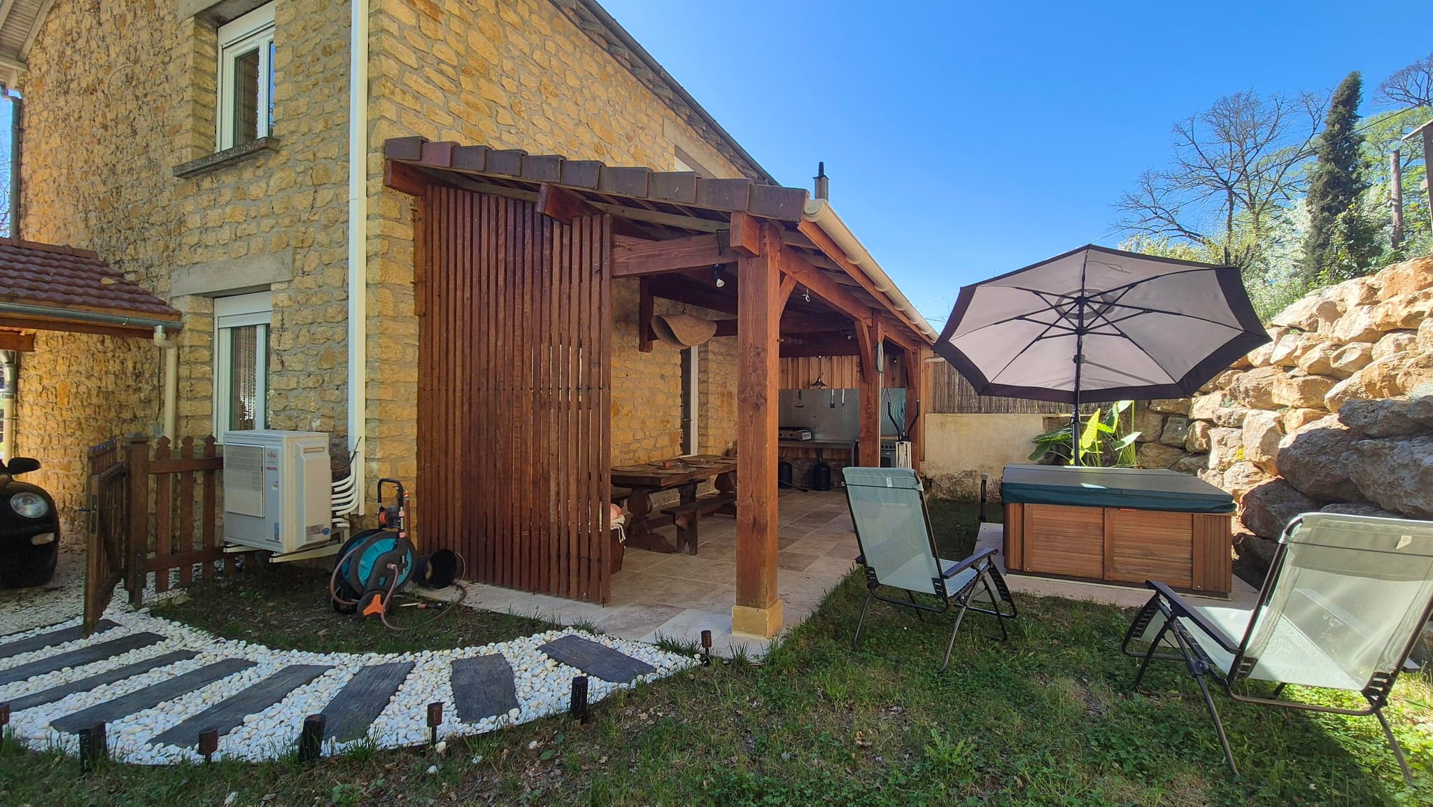 Chez Titouan à Sarlat avec Spa et Clim_1