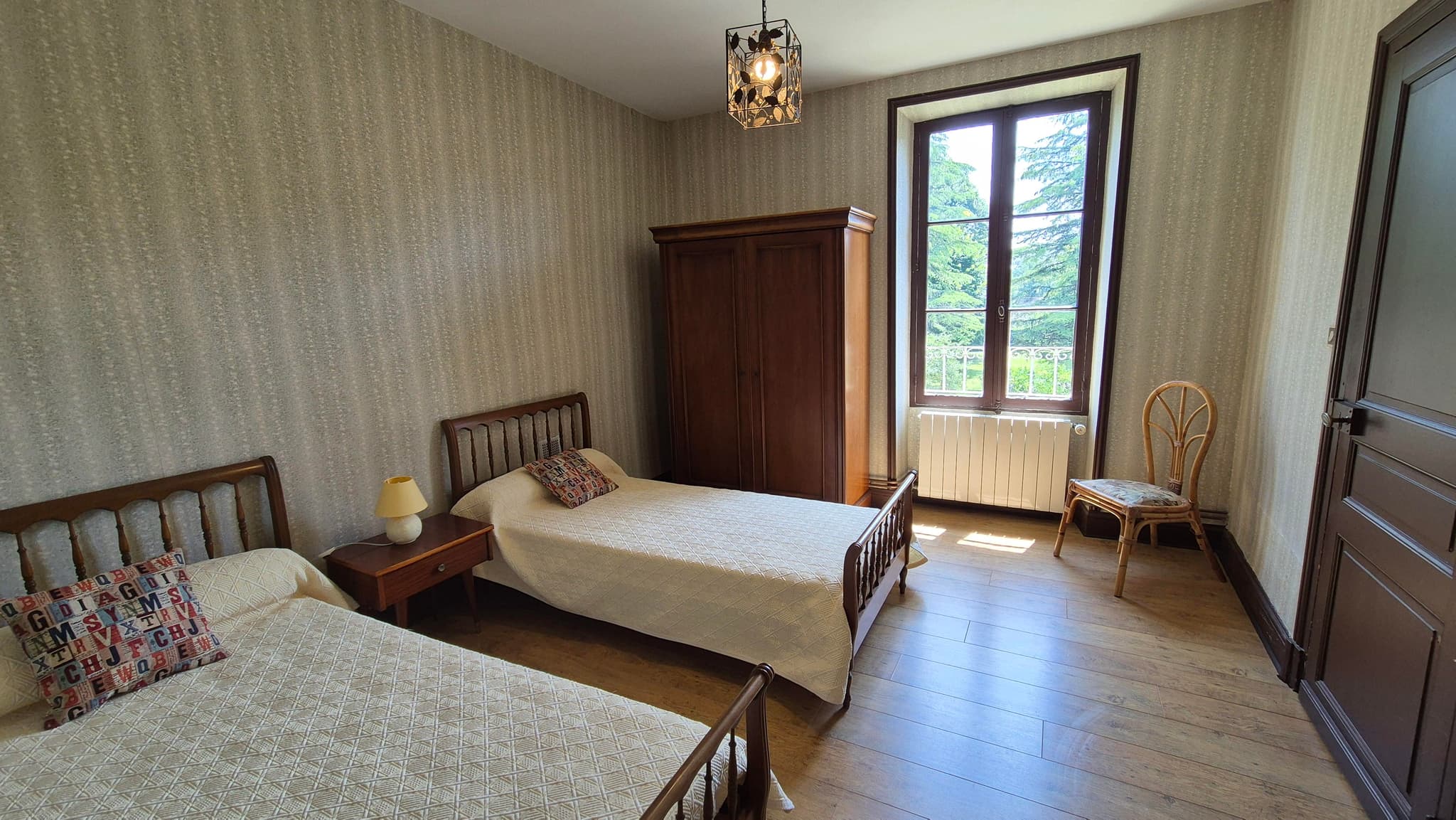 Gîte Les Glycines piscine privée_23