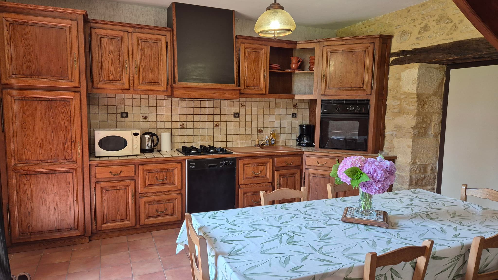 Gîte Les Glycines piscine privée_11