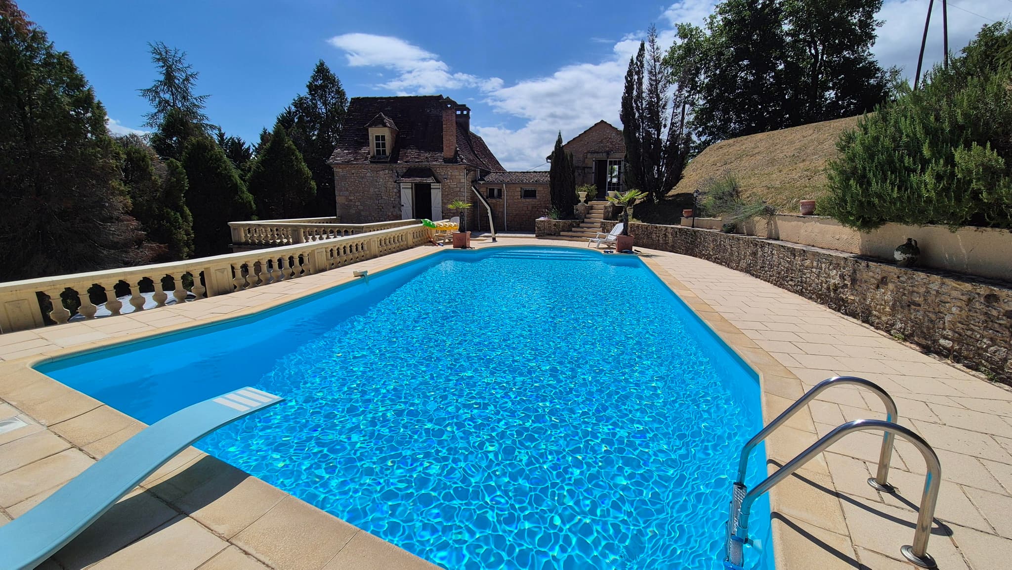 Conty avec piscine pruvée à côté de Sarlat_2