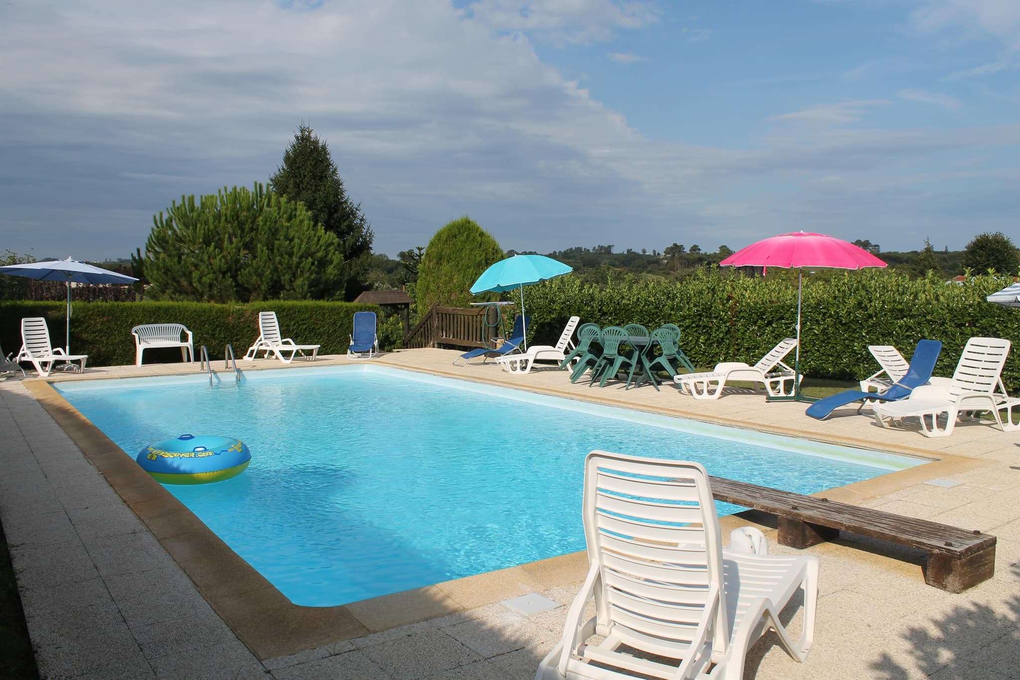 Lapervoisie 2 la cour piscine et proche de Sarlat_4