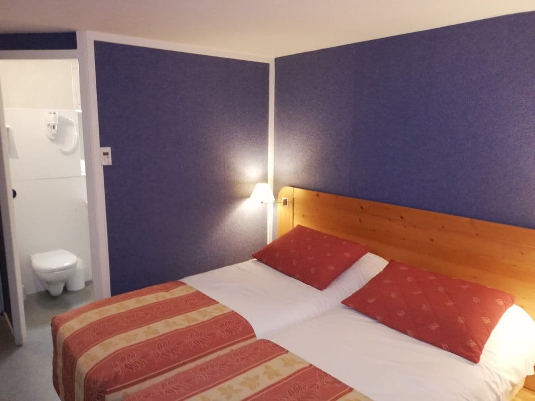 HOTAQU047FS0000W_Fumel_BritHôtel_chambre